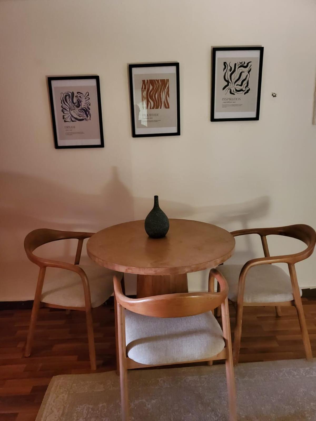 Elegant 1 Bedroom Apr In The Center Of Downtown Apartment *